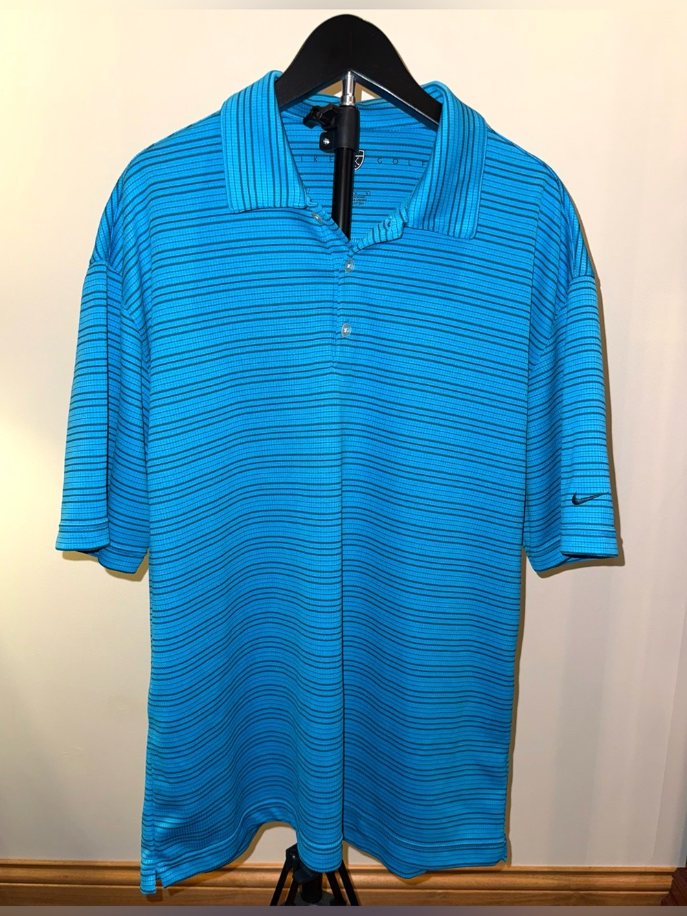 Nike Golf polo shirt features a bright blue colorway, size L